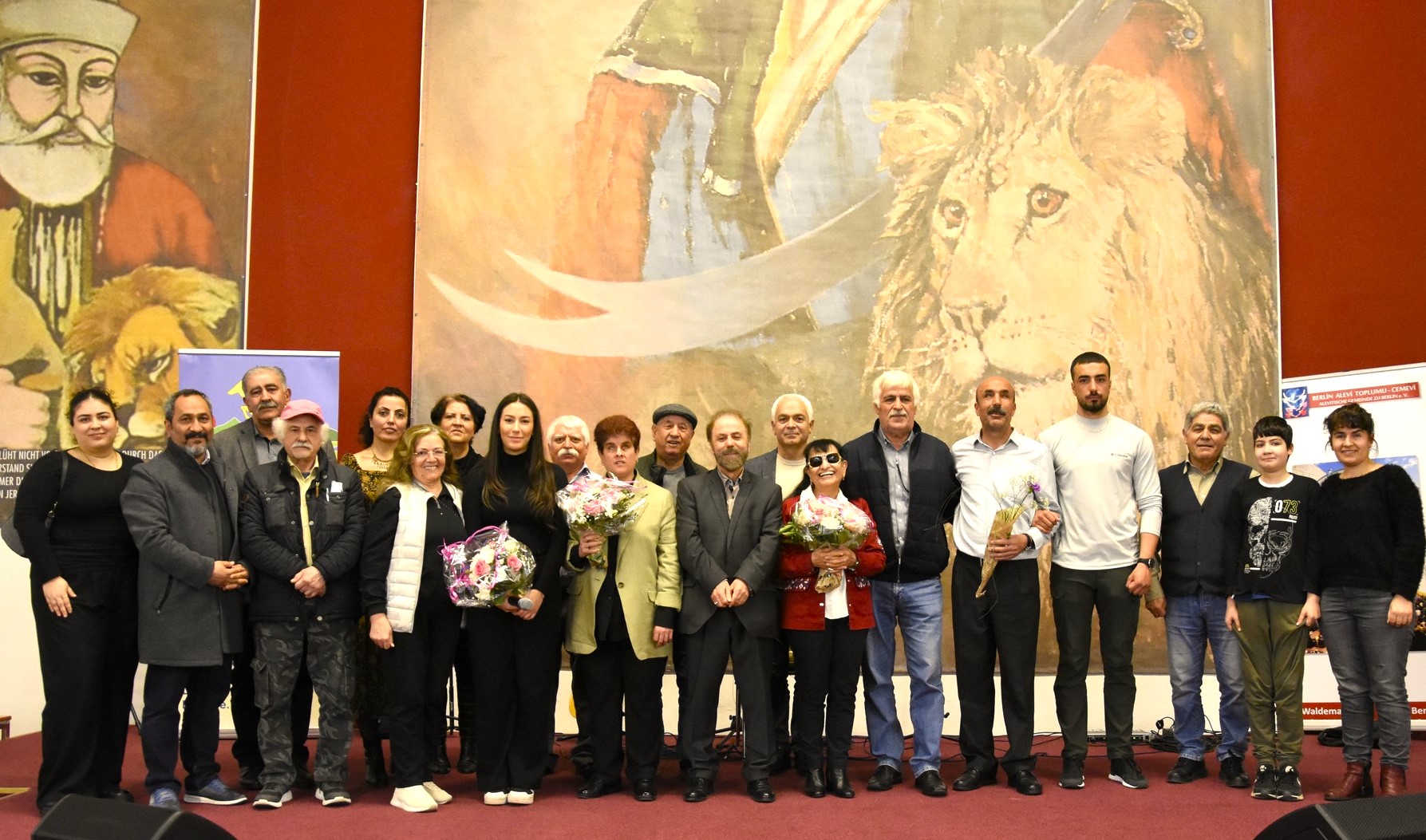 Eine Konzertveranstaltung wurde von der Berliner Alevitischen Gemeinde (BAT) Cemevi und der Berliner Dersim-Gemeinschaft in Solidarität mit dem Dersim-Verein für Körperbehinderte organisiert.